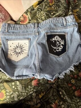 SHEIN Light Blue Denim Shorts with Sun & Moon Pocket Panels